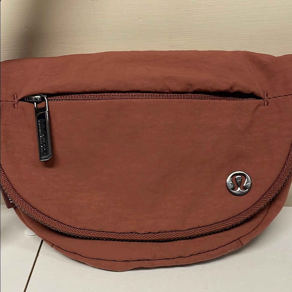 Lululemon All Night Festival Bag *Micro 2L - Picture 2 of 11